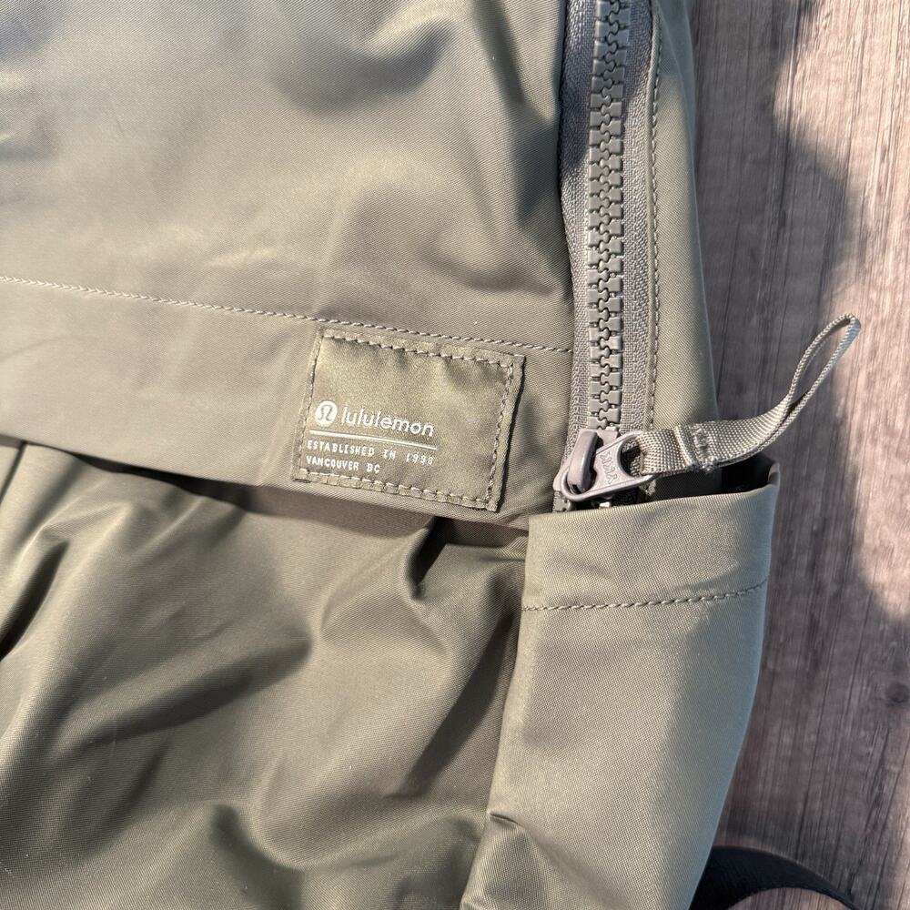 LULULEMON Everyday Backpack 2.0 23L, Sage Green Laptop Bag Unisex - Picture 2 of 4